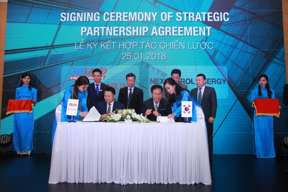 mbland holdings dot pha cung doi tac toan cau