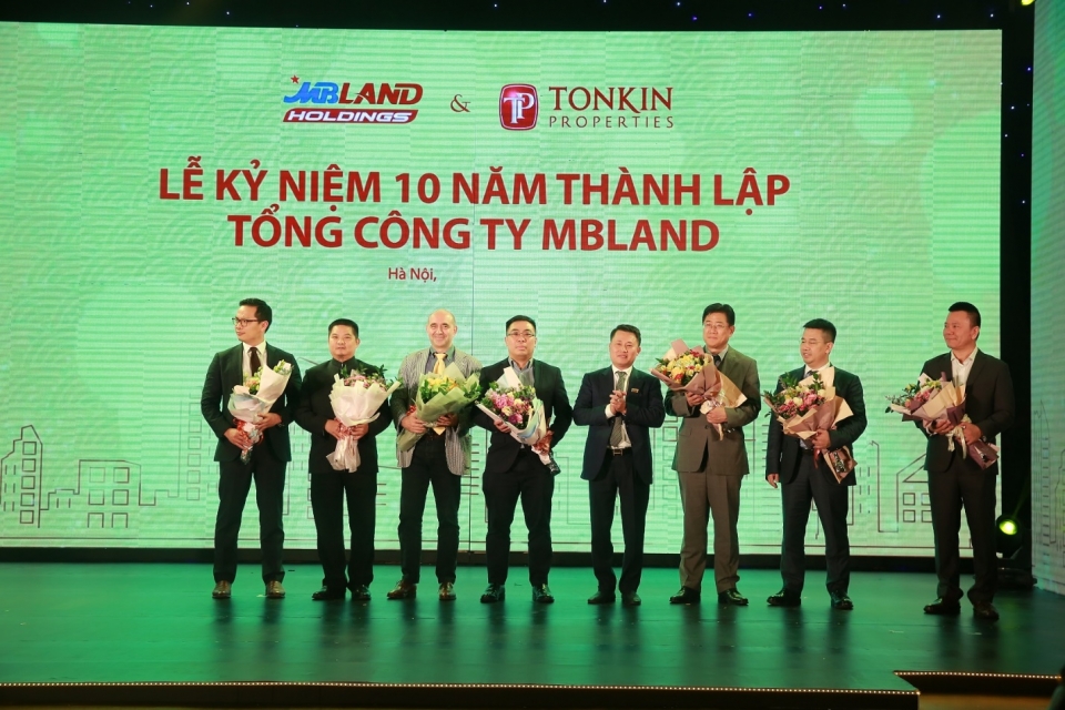 mbland holdings dot pha cung doi tac toan cau