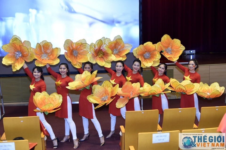 diem nong fanzone tru so bo ngoai giao o my dinh co vu u23 viet nam