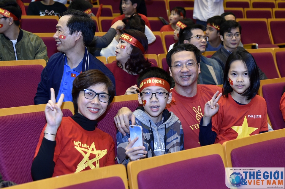 diem nong fanzone tru so bo ngoai giao o my dinh co vu u23 viet nam