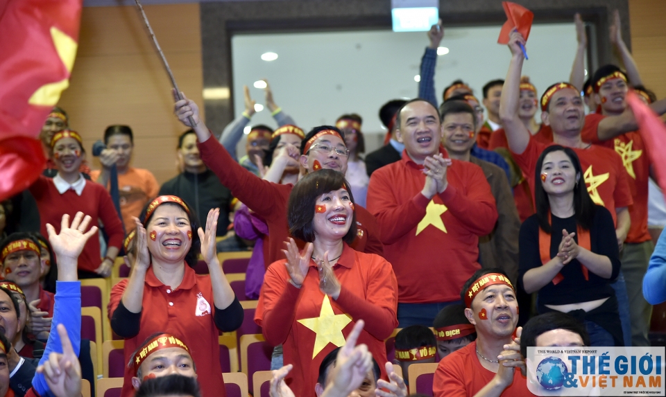 diem nong fanzone tru so bo ngoai giao o my dinh co vu u23 viet nam