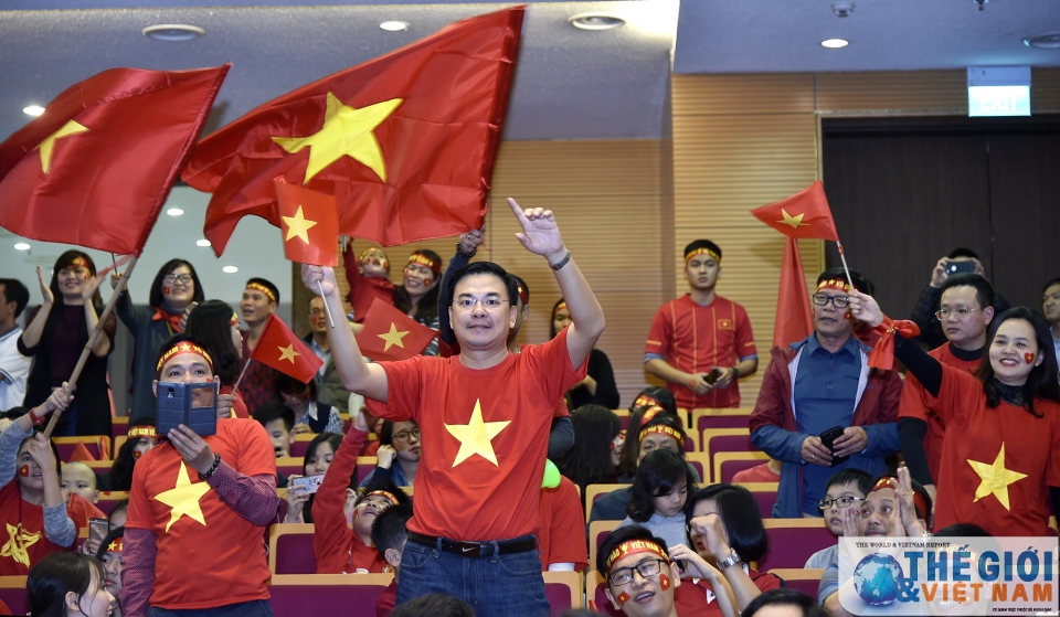 diem nong fanzone tru so bo ngoai giao o my dinh co vu u23 viet nam