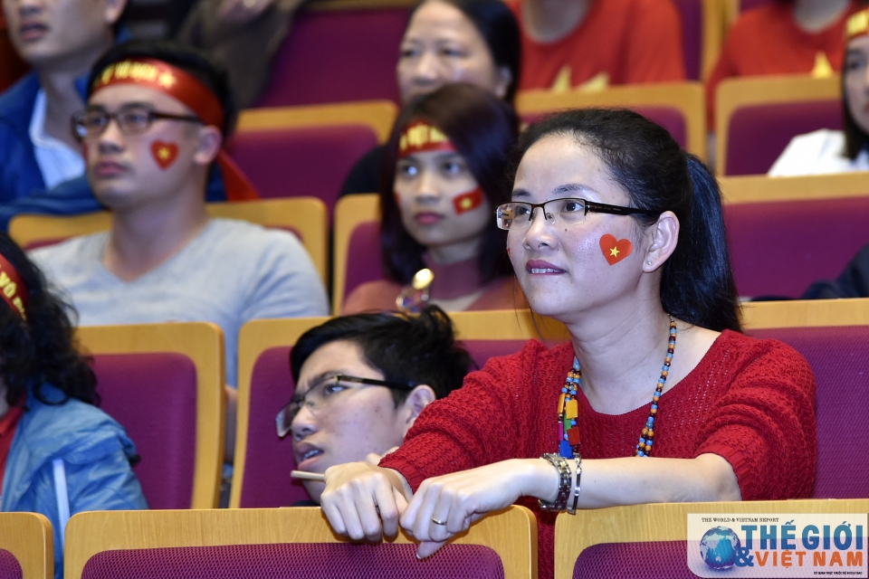 diem nong fanzone tru so bo ngoai giao o my dinh co vu u23 viet nam