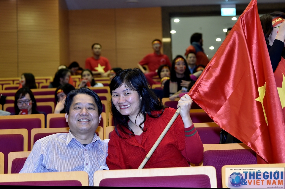 diem nong fanzone tru so bo ngoai giao o my dinh co vu u23 viet nam