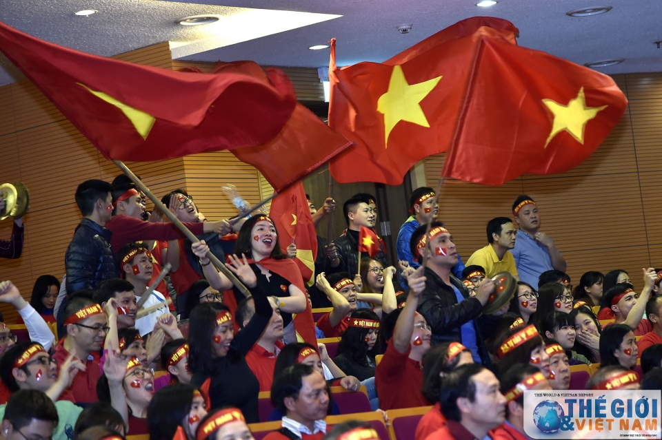 diem nong fanzone tru so bo ngoai giao o my dinh co vu u23 viet nam