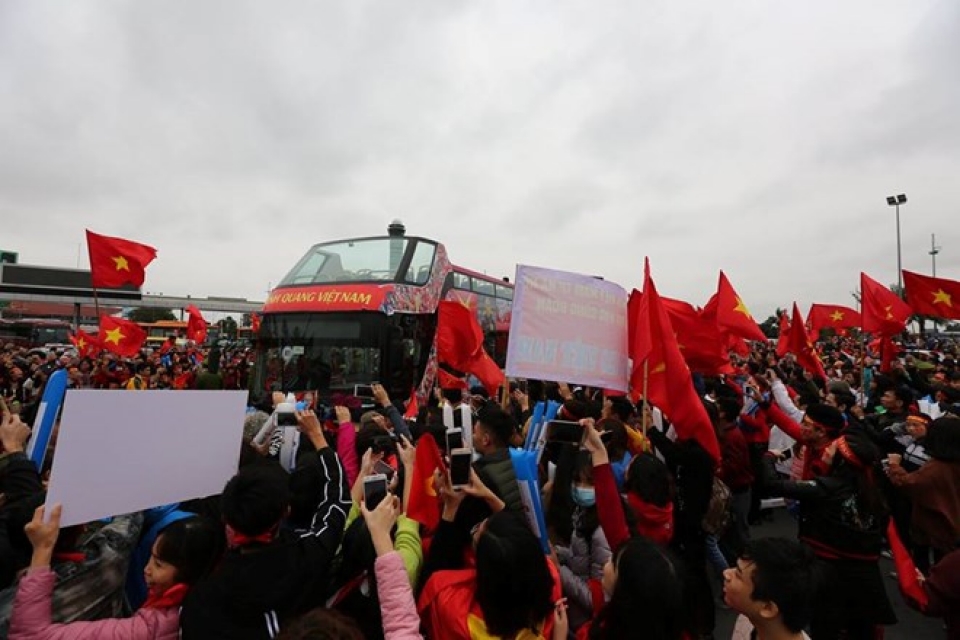 Hàng vạn cổ động viên hân hoan chào đón U23 Việt Nam hang van co dong vien han hoan chao don u23 viet nam