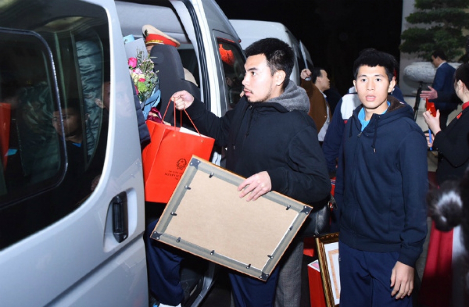 U23 Việt Nam không nghỉ, hối hả đến sân vận động Mỹ Đình u23 viet nam khong nghi hoi ha den san van dong my dinh