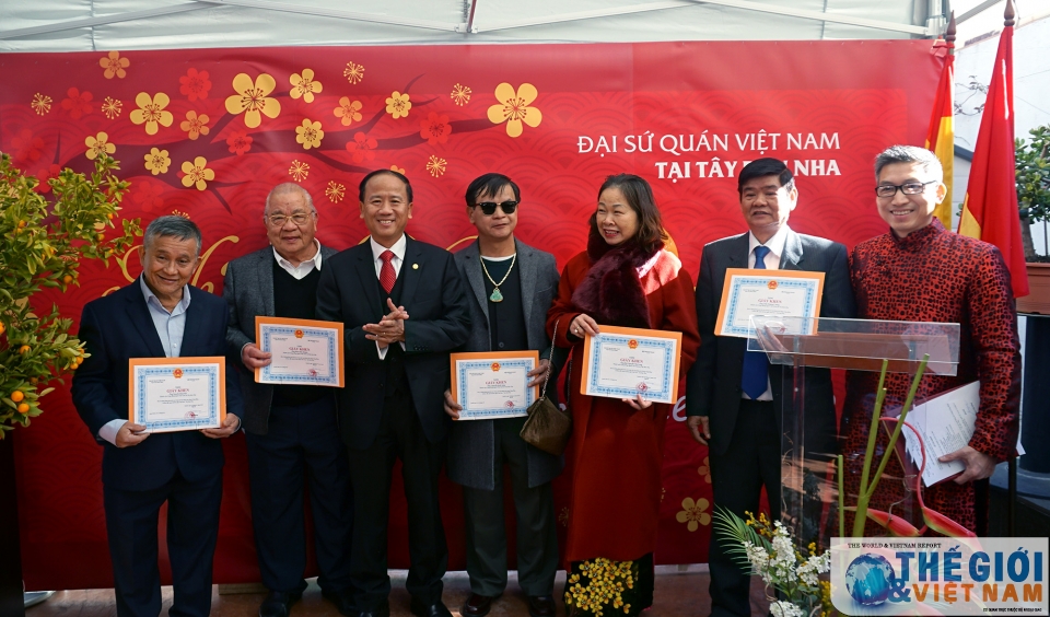 cong dong nguoi viet tai tay ban nha tung bung don tet mau tuat 2018