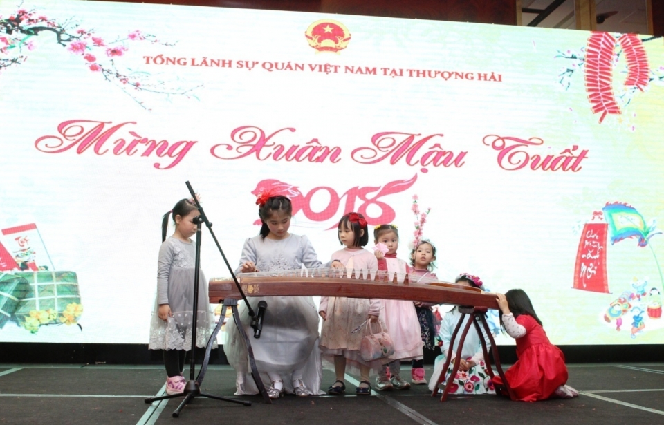 Ấm áp Tết cộng đồng tại Thượng Hải tin nhap 20180130115029