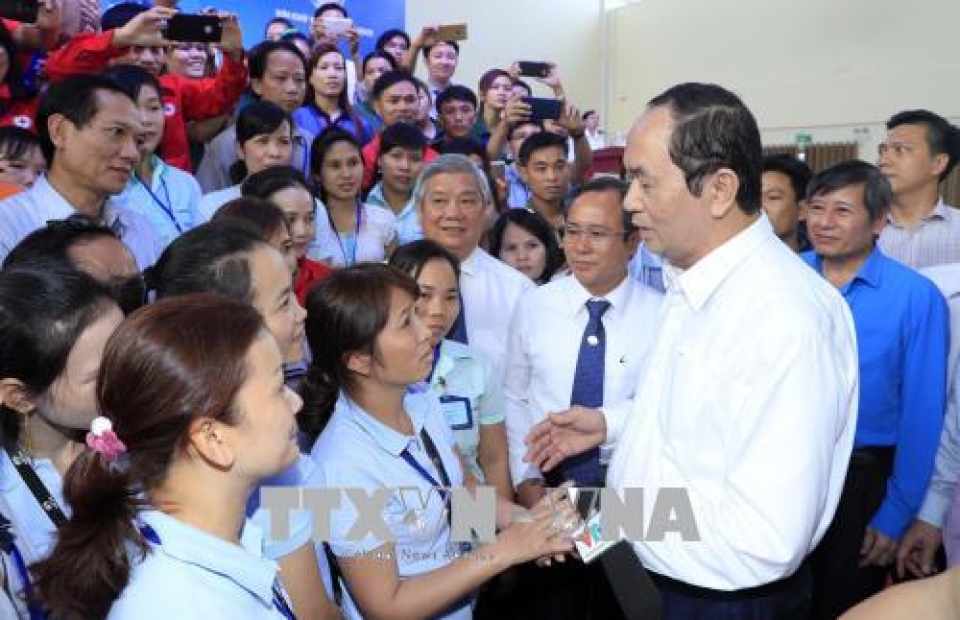 Chủ tịch nước chúc Tết công nhân, người lao động tại Bình Dương tin nhap 20180130221501