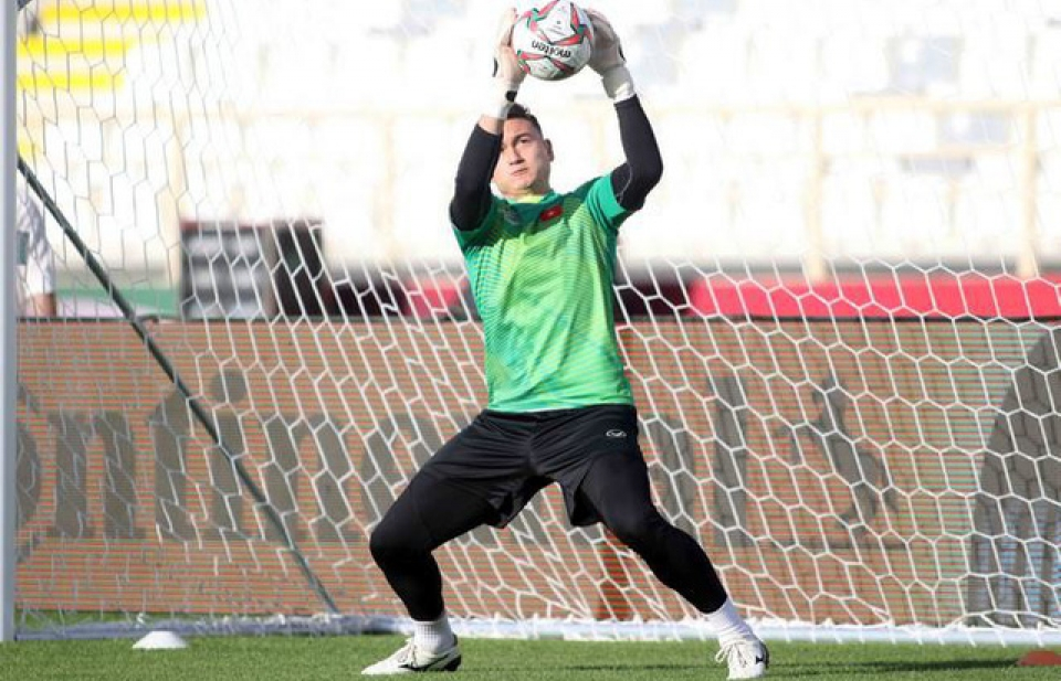 thu mon dang van lam cang thang truoc tran gap iran