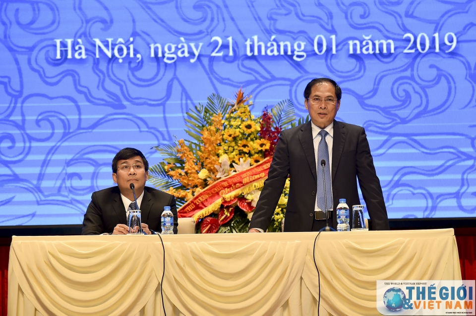 “Ngoại giao Việt Nam: Chủ động, sáng tạo, hiệu quả, thực hiện thắng lợi Nghị quyết Đại hội Đảng lần thứ XII” ngoai giao viet nam chu dong sang tao hieu qua thuc hien thang loi nghi quyet dai hoi dang lan thu xii