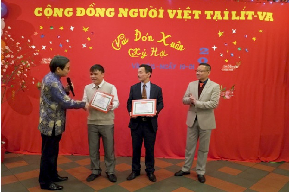 don tet nguyen dan ky hoi am ap rong rang tai litva