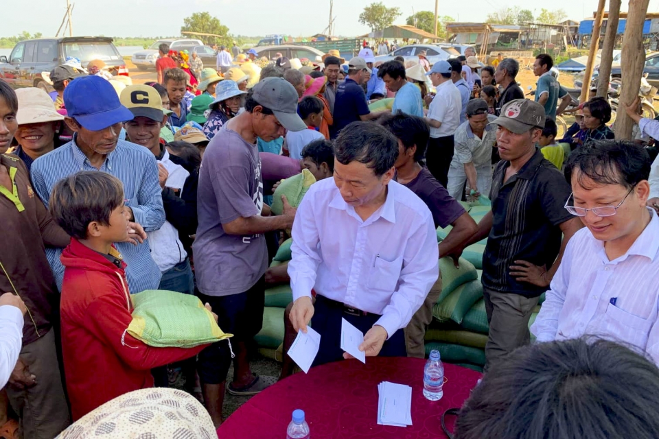 ho tro viet kieu tai bien ho don tet nguyen dan