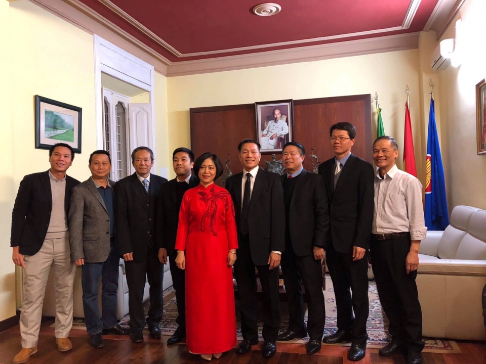 dai su nguyen thi bich hue trinh quoc thu len tong thong cong hoa italy