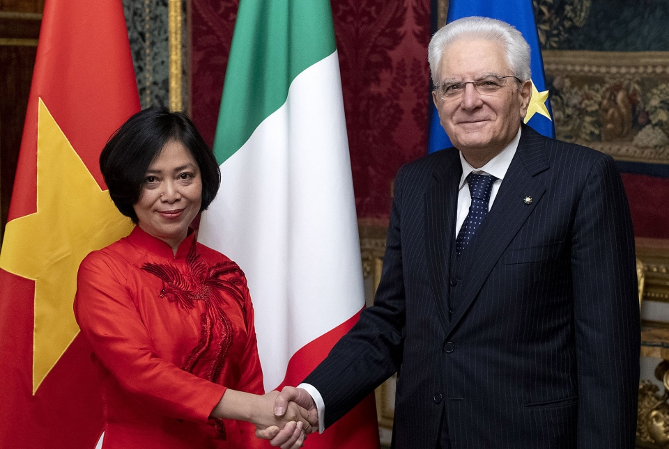 dai su nguyen thi bich hue trinh quoc thu len tong thong cong hoa italy