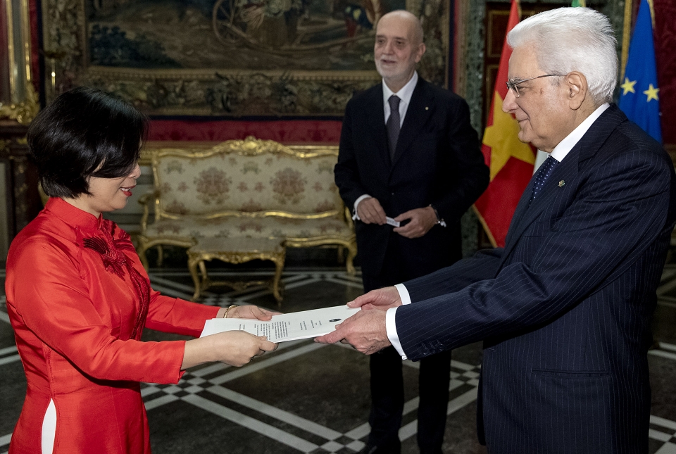 dai su nguyen thi bich hue trinh quoc thu len tong thong cong hoa italy