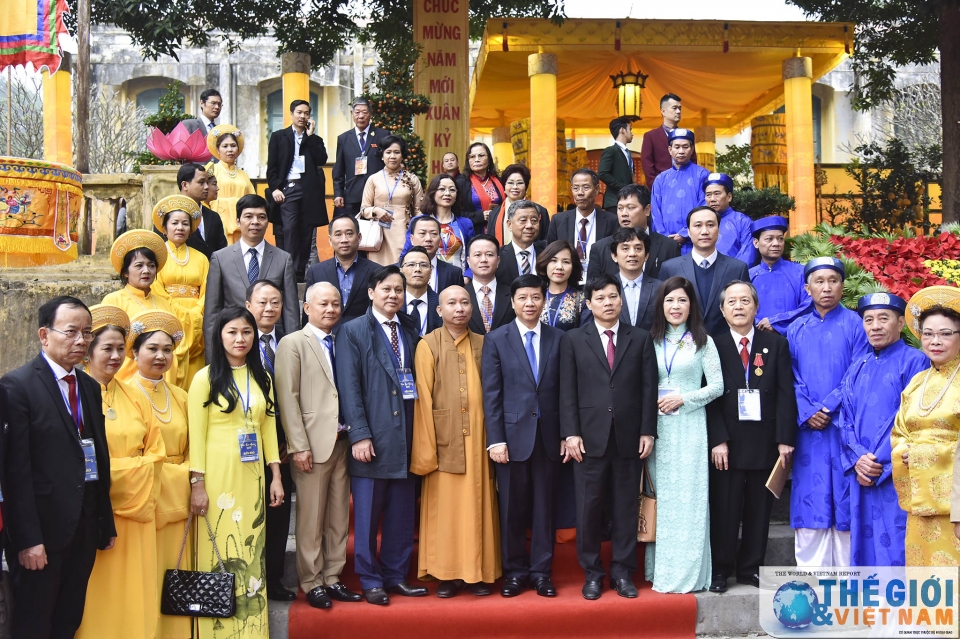 Trực tuyến: Đoàn đại biểu kiều bào dự Xuân quê hương 2019 dâng hương tại Điện Kính Thiên truc tuyen doan dai bieu kieu bao du xuan que huong 2019 dang huong tai dien kinh thien