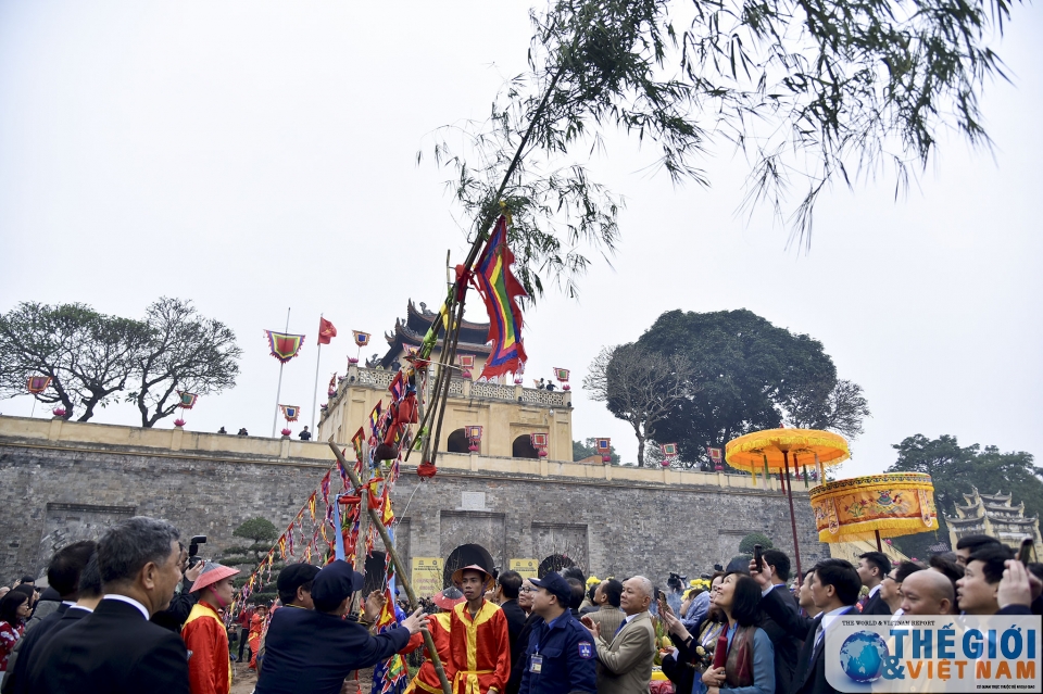 Trực tuyến: Đoàn đại biểu kiều bào dự Xuân quê hương 2019 dâng hương tại Điện Kính Thiên truc tuyen doan dai bieu kieu bao du xuan que huong 2019 dang huong tai dien kinh thien