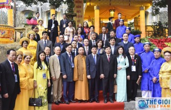 Trực tuyến: Đoàn đại biểu kiều bào dự Xuân quê hương 2019 dâng hương tại Điện Kính Thiên