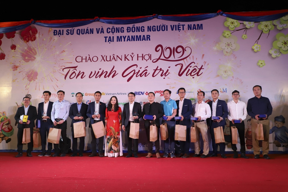 Thông điệp của Đại sứ Luận Thùy Dương tại Tết Cộng đồng 2019 thong diep cua dai su luan thuy duong tai tet cong dong 2019