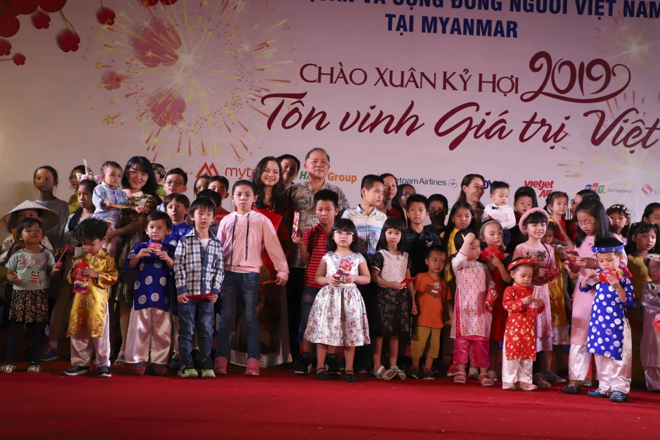 Thông điệp của Đại sứ Luận Thùy Dương tại Tết Cộng đồng 2019 thong diep cua dai su luan thuy duong tai tet cong dong 2019