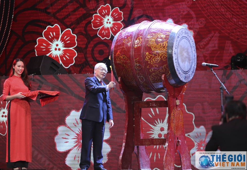 Tổng Bí thư, Chủ tịch nước: Bà con kiều bào luôn luôn là một phần máu thịt không thể tách rời của Tổ quốc tong bi thu ba con kieu bao luon luon la mot phan mau thit khong the tach roi cua to quoc