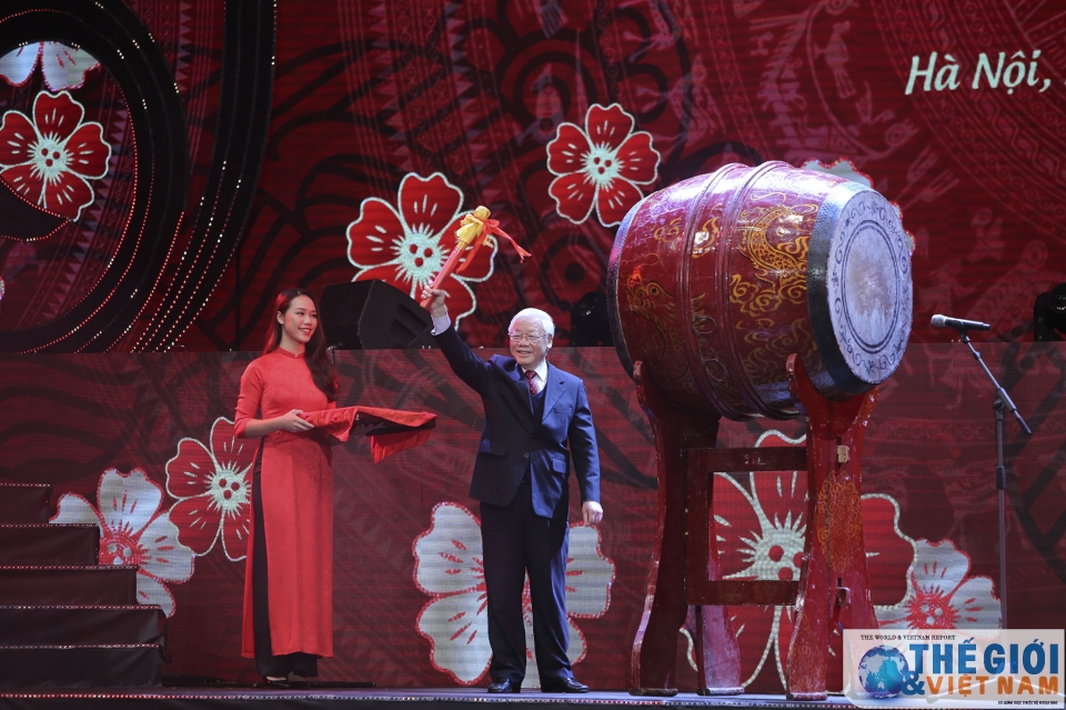 Tổng Bí thư, Chủ tịch nước: Bà con kiều bào luôn luôn là một phần máu thịt không thể tách rời của Tổ quốc tong bi thu ba con kieu bao luon luon la mot phan mau thit khong the tach roi cua to quoc