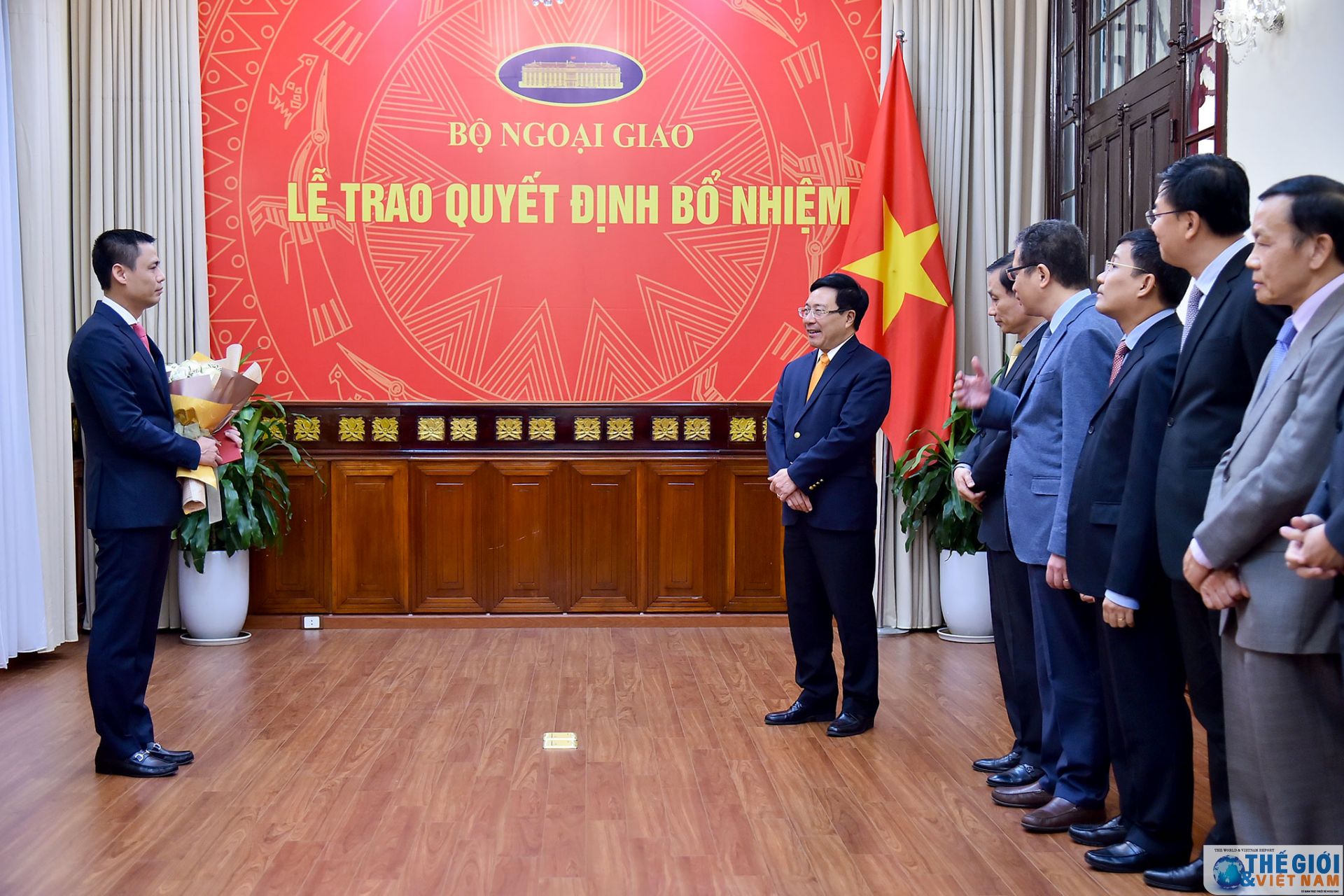 trao quyet dinh bo nhiem tro ly uy vien bo chinh tri pho thu tuong bo truong bo ngoai giao