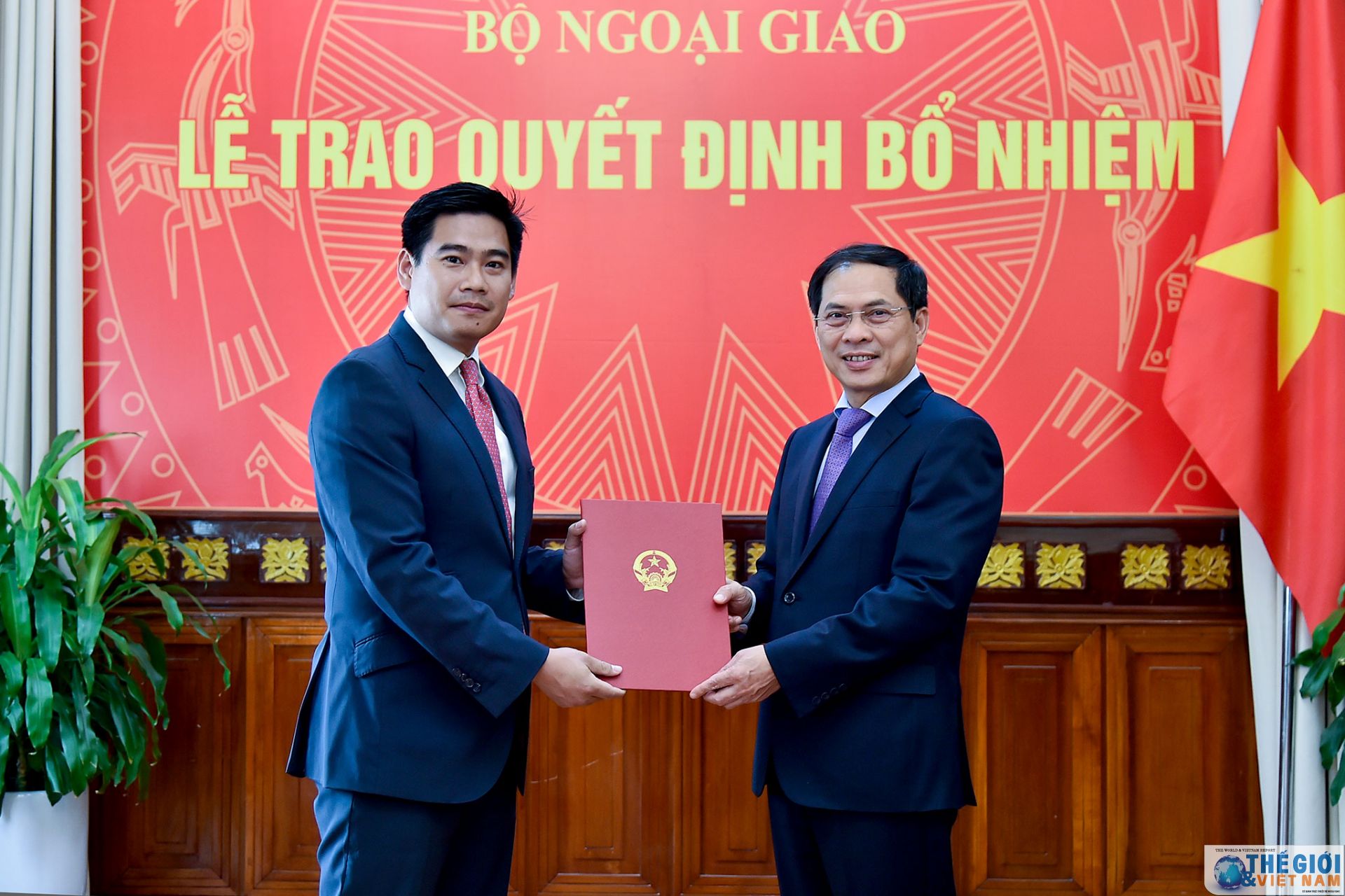 thu truong thuong truc bui thanh son trao quyet dinh dieu dong bo nhiem can bo