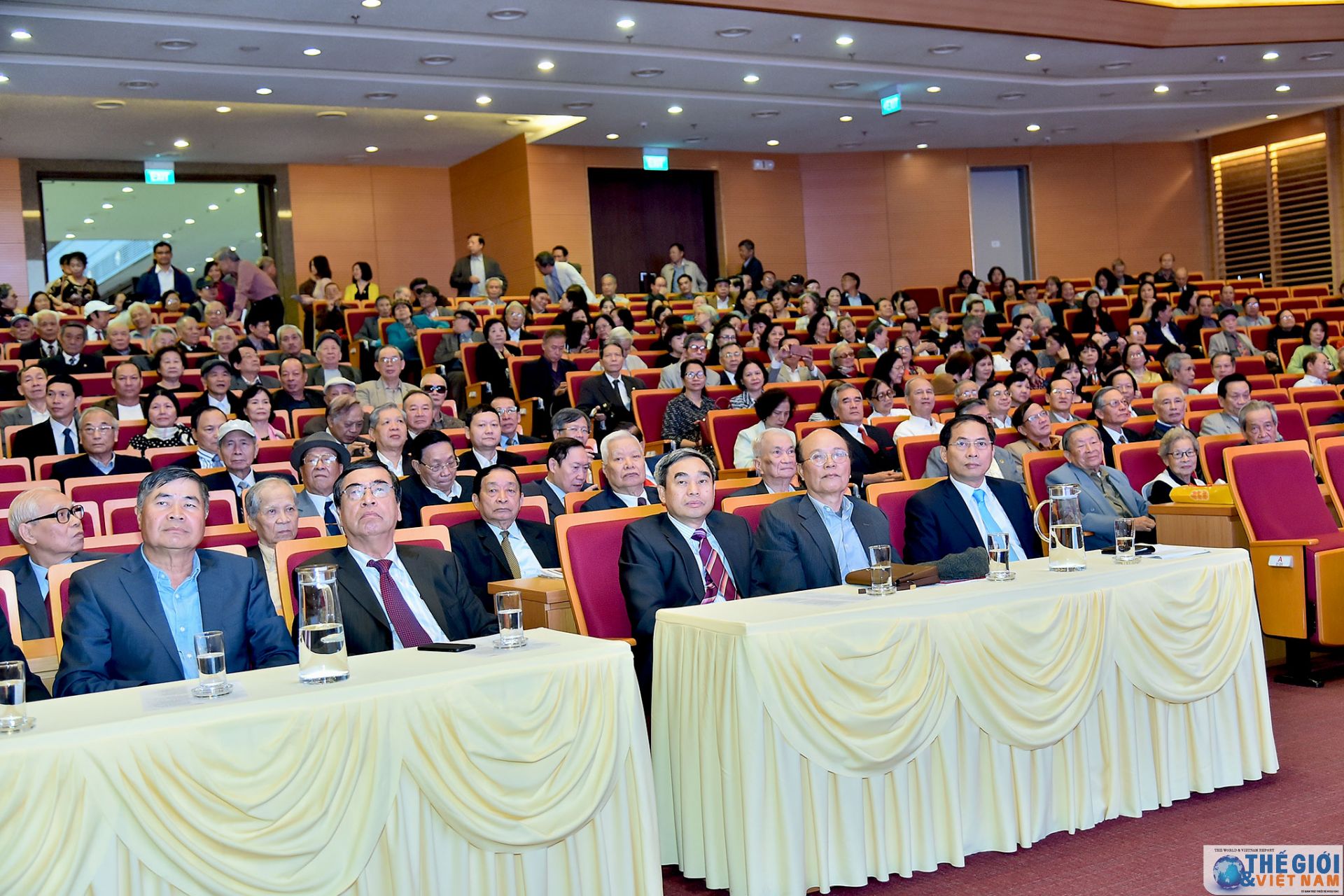 bo ngoai giao gap mat mung tho mung xuan can bo huu tri