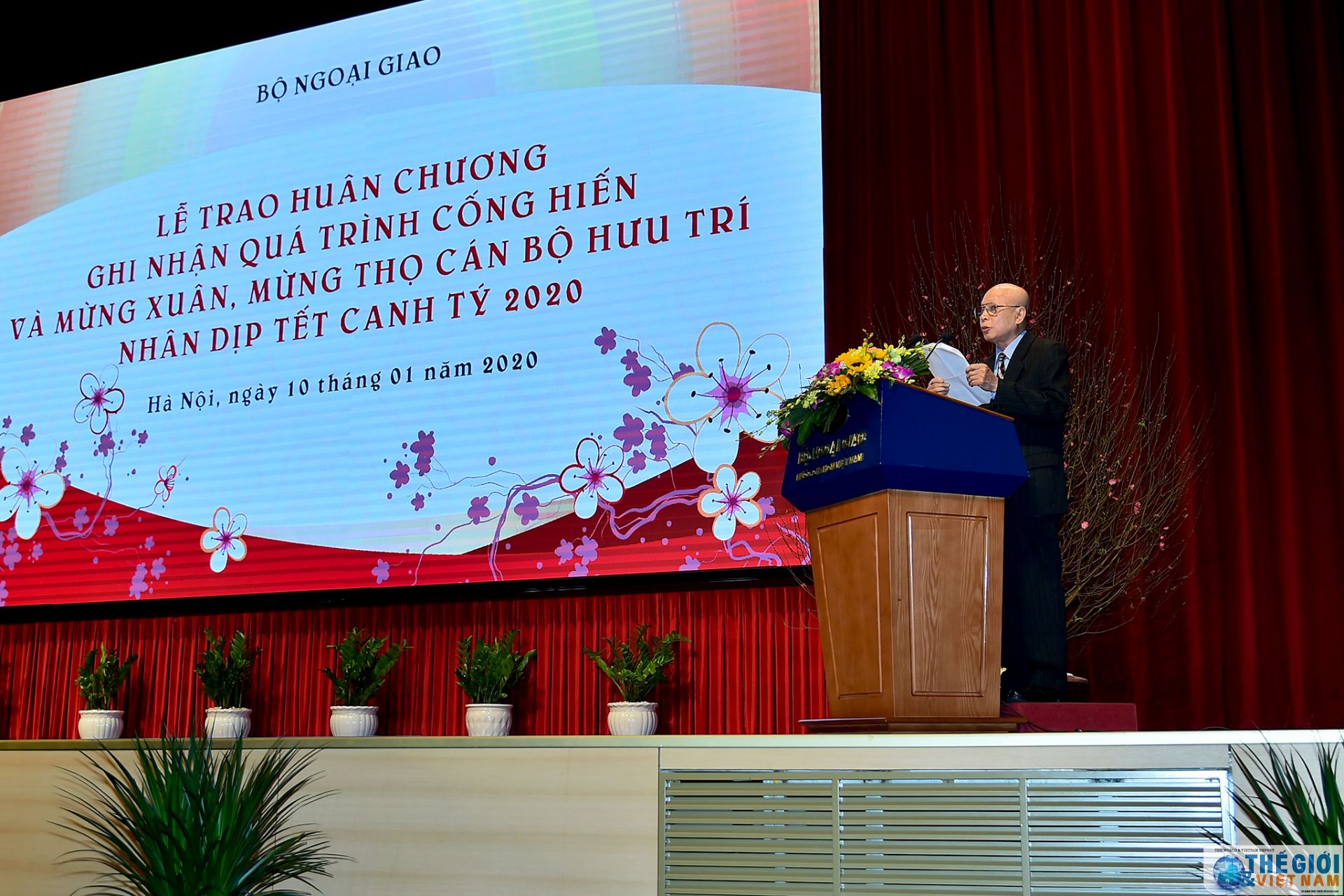 bo ngoai giao gap mat mung tho mung xuan can bo huu tri