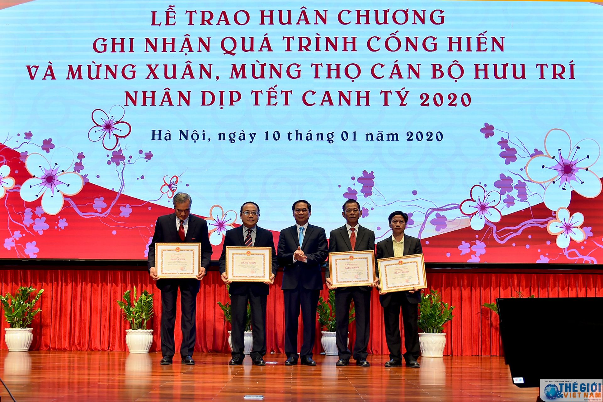 bo ngoai giao gap mat mung tho mung xuan can bo huu tri