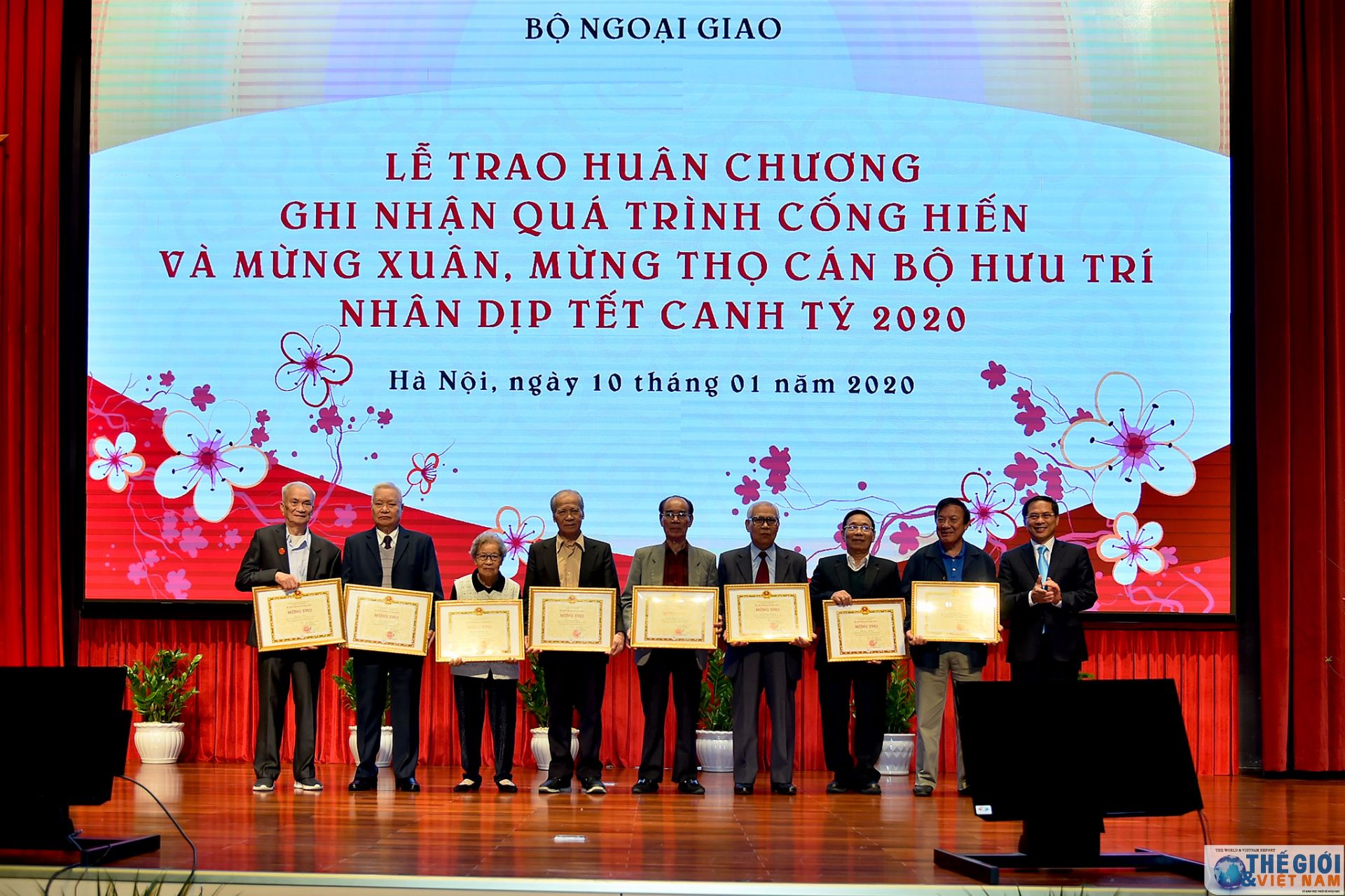 bo ngoai giao gap mat mung tho mung xuan can bo huu tri