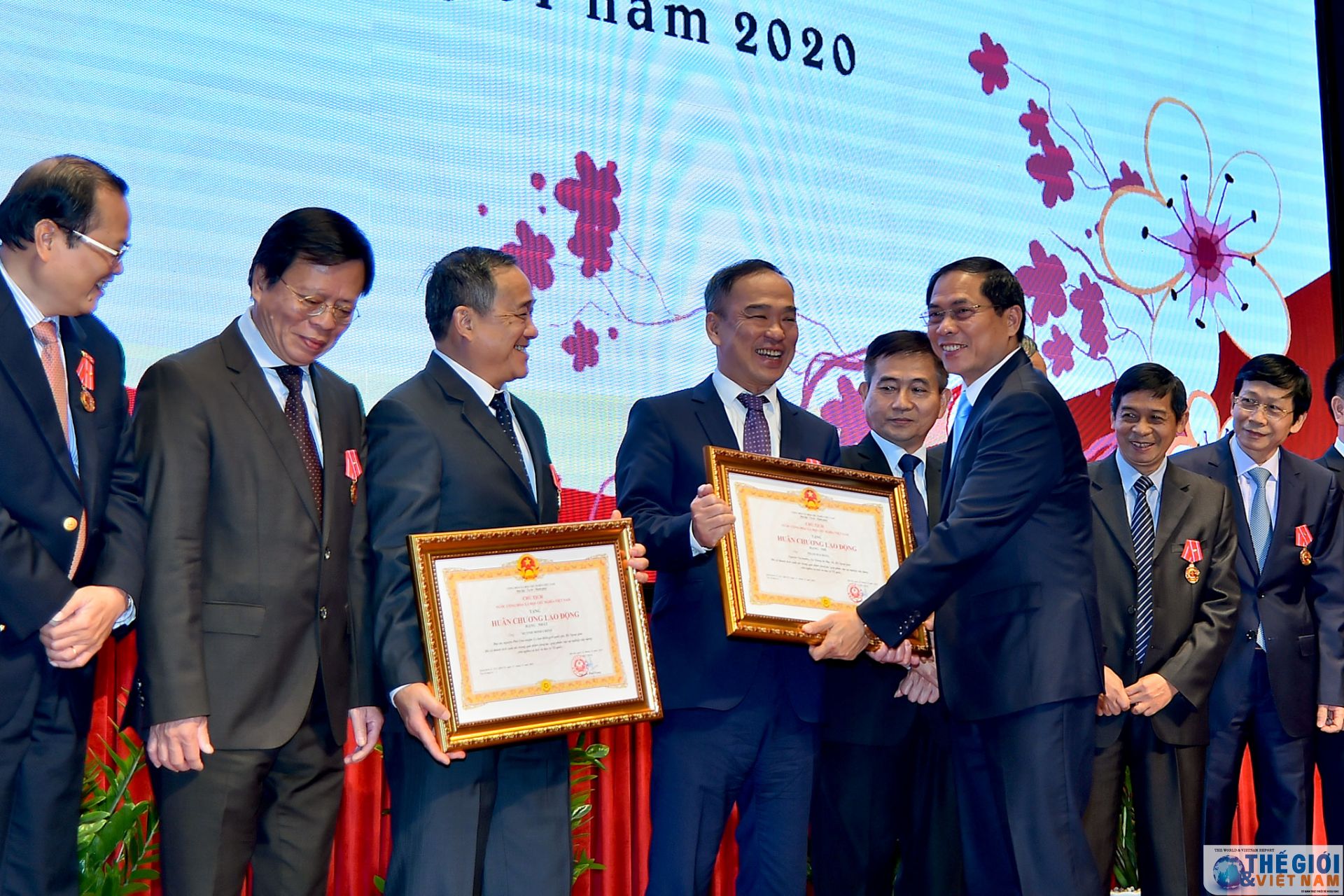 bo ngoai giao gap mat mung tho mung xuan can bo huu tri