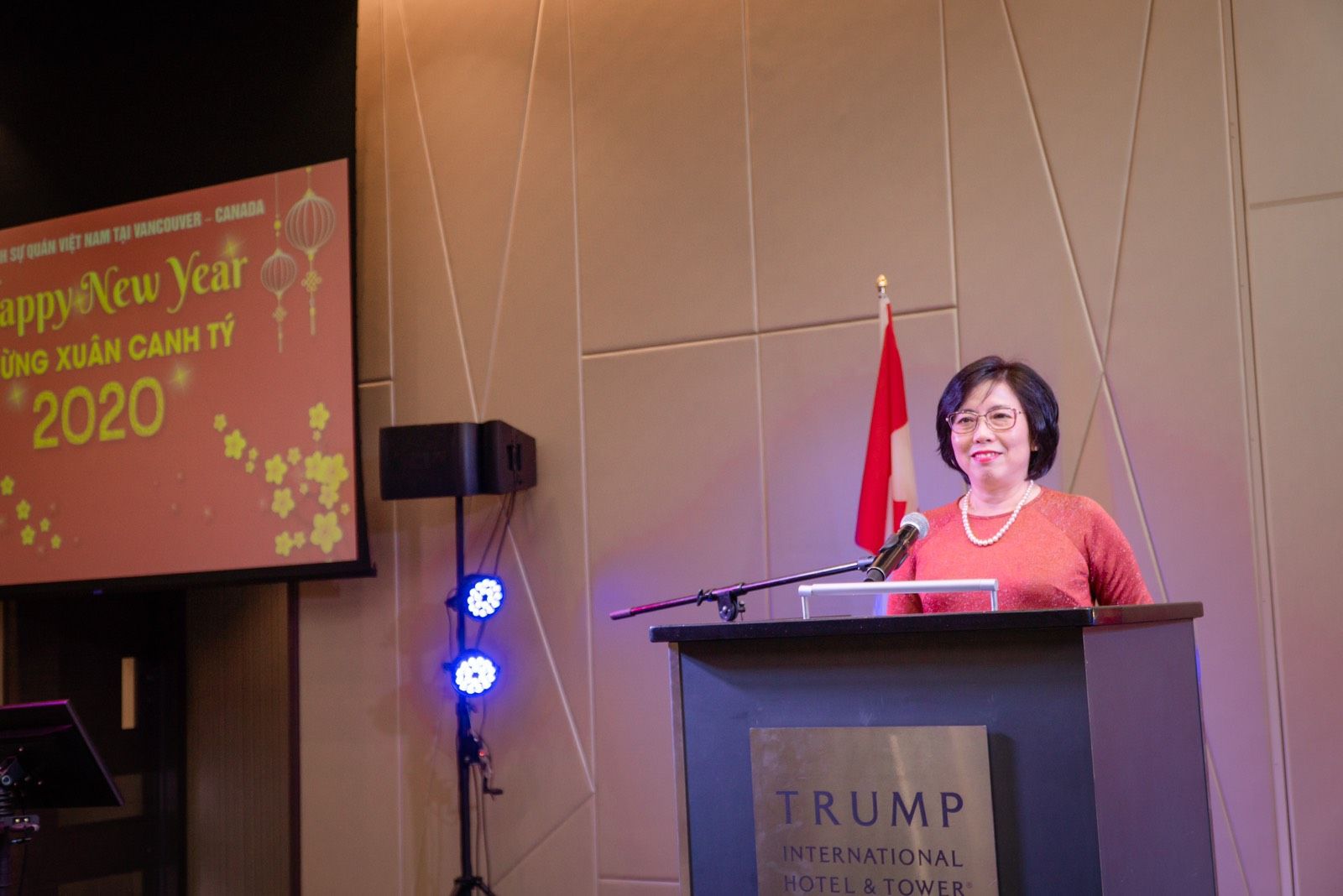 tong lanh su quan viet nam tai vancouver canada mo tiec mung xuan 2020 cho ba con kieu bao