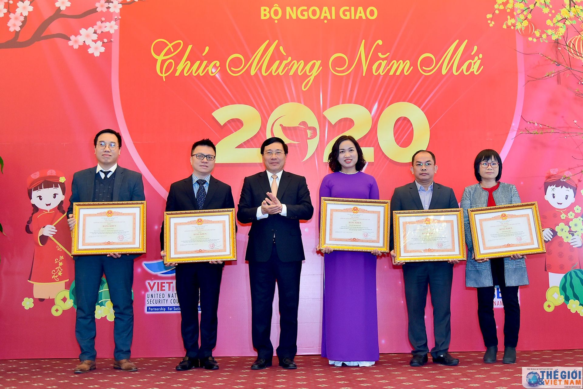 bao chi co trach nhiem dua viet nam ra the gioi va dua the gioi vao viet nam