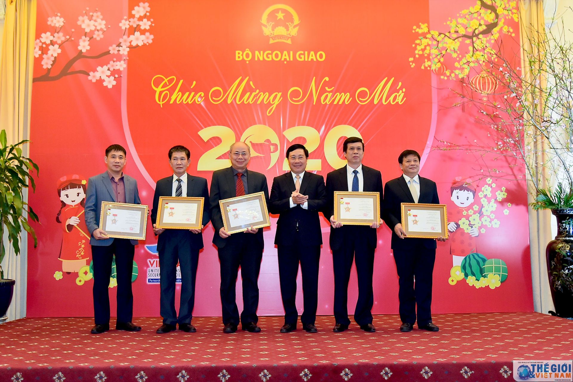 bao chi co trach nhiem dua viet nam ra the gioi va dua the gioi vao viet nam