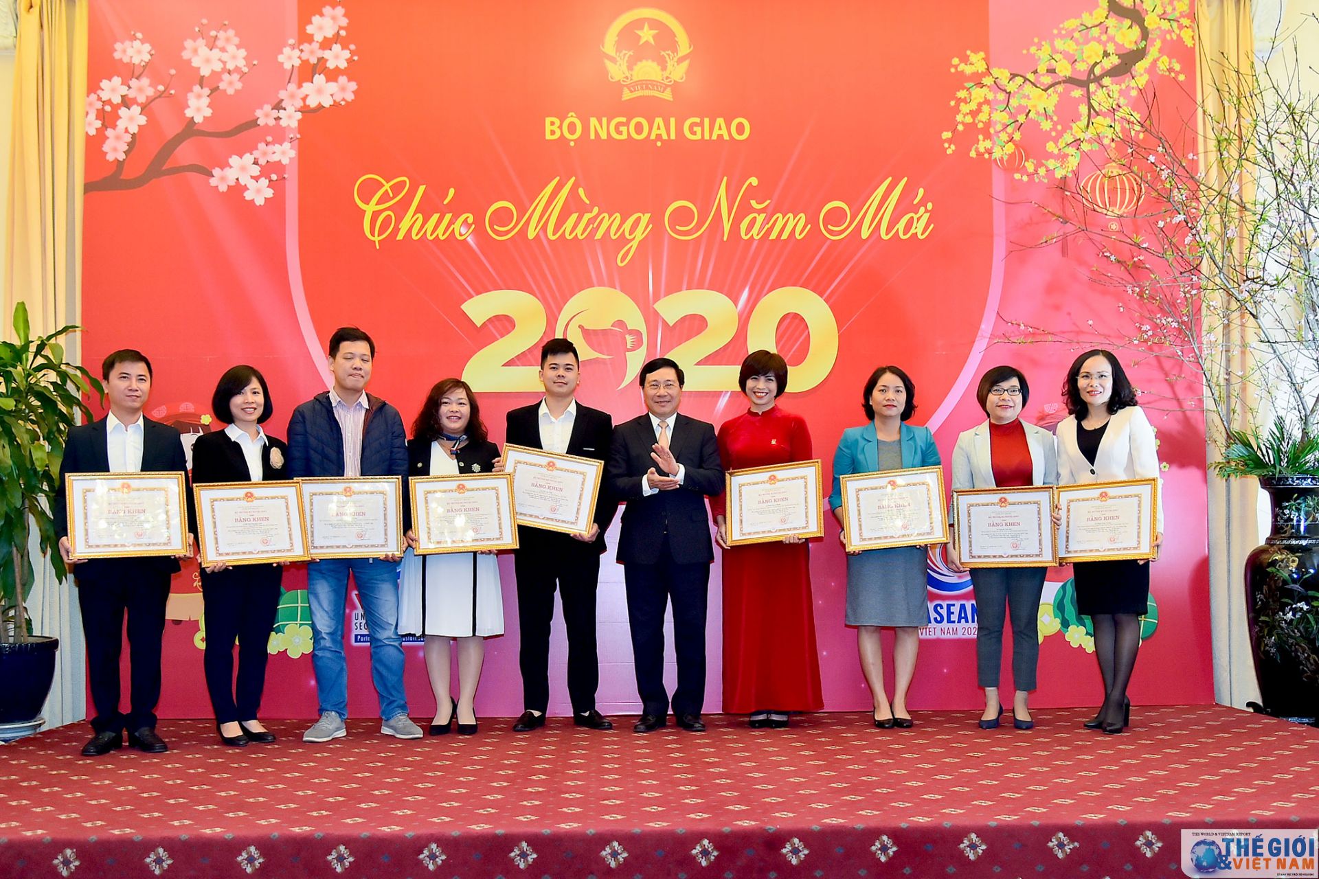 bao chi co trach nhiem dua viet nam ra the gioi va dua the gioi vao viet nam