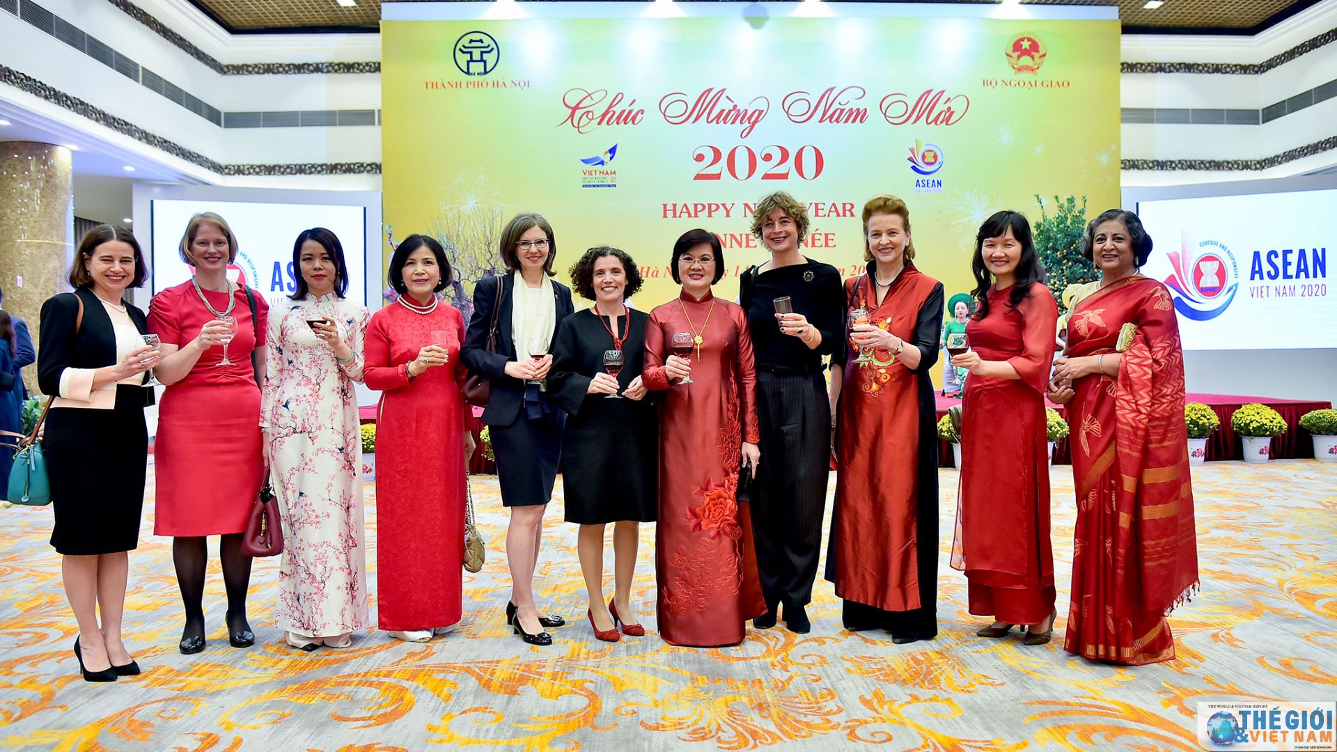 toan canh pho thu tuong pham binh minh chuc tet ngoai giao doan nam 2020