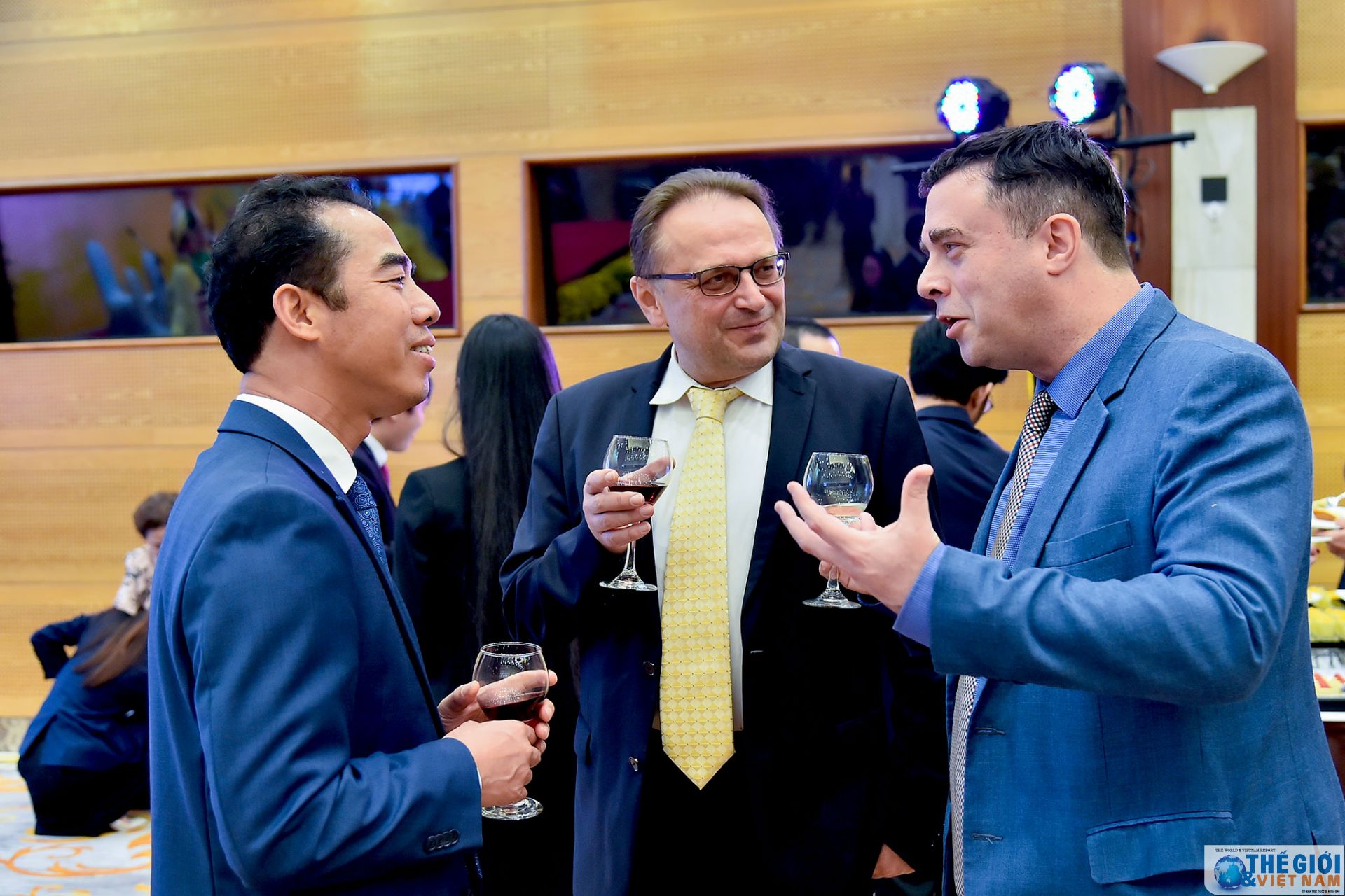 toan canh pho thu tuong pham binh minh chuc tet ngoai giao doan nam 2020