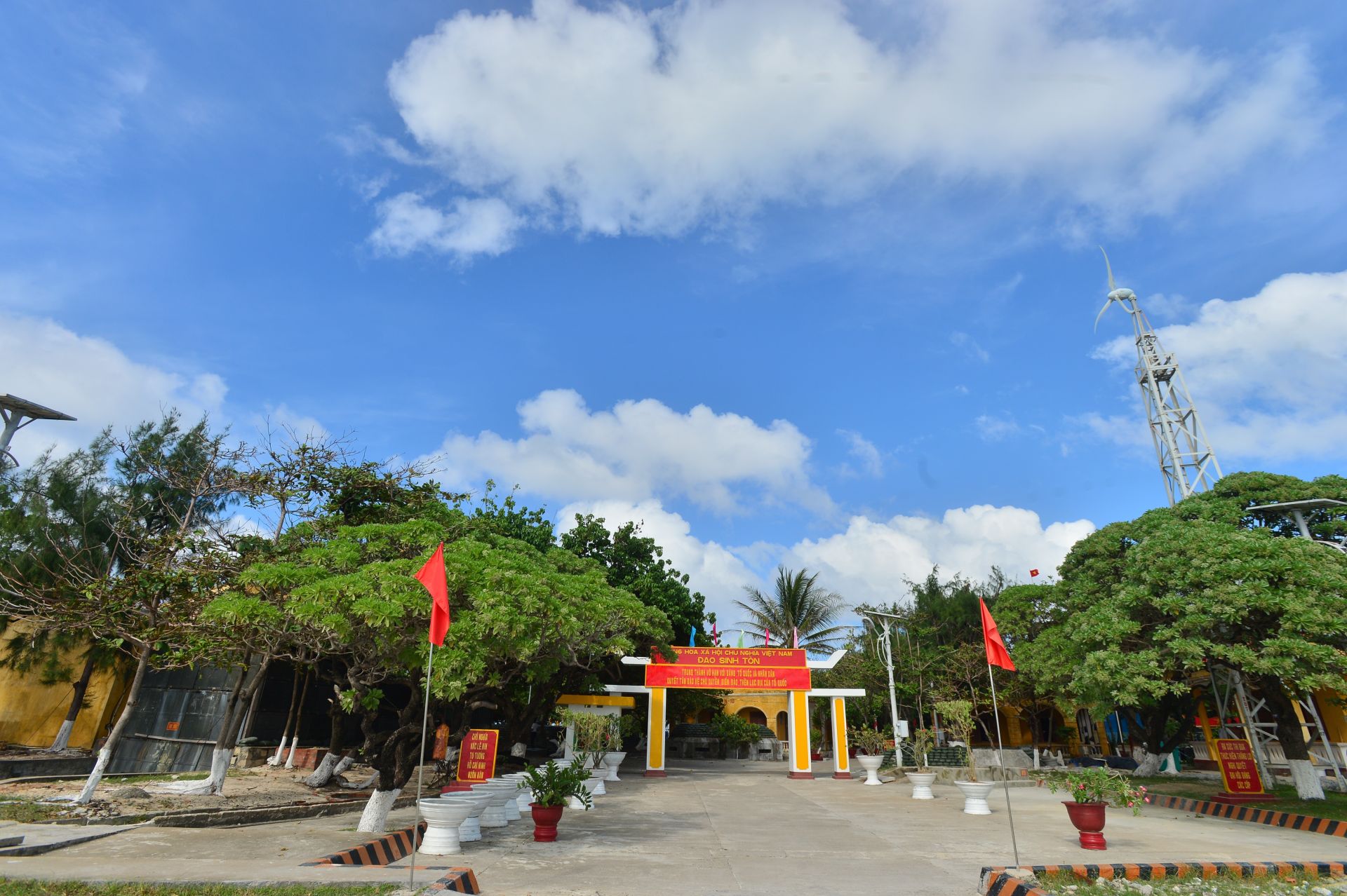 thieng lien le chao co dau nam moi tai truong sa