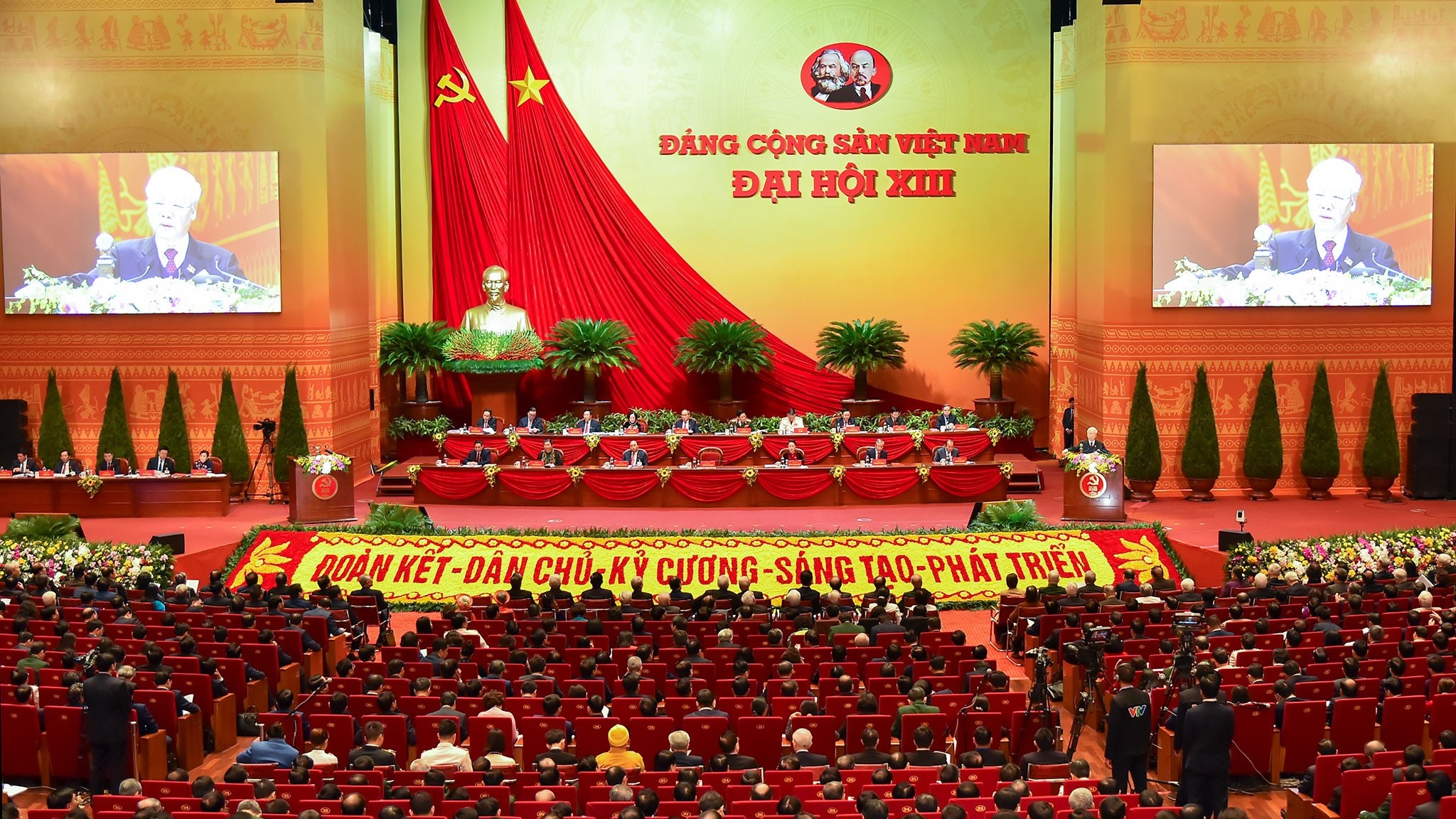 doi ngoai tien phong truoc het o tu duy