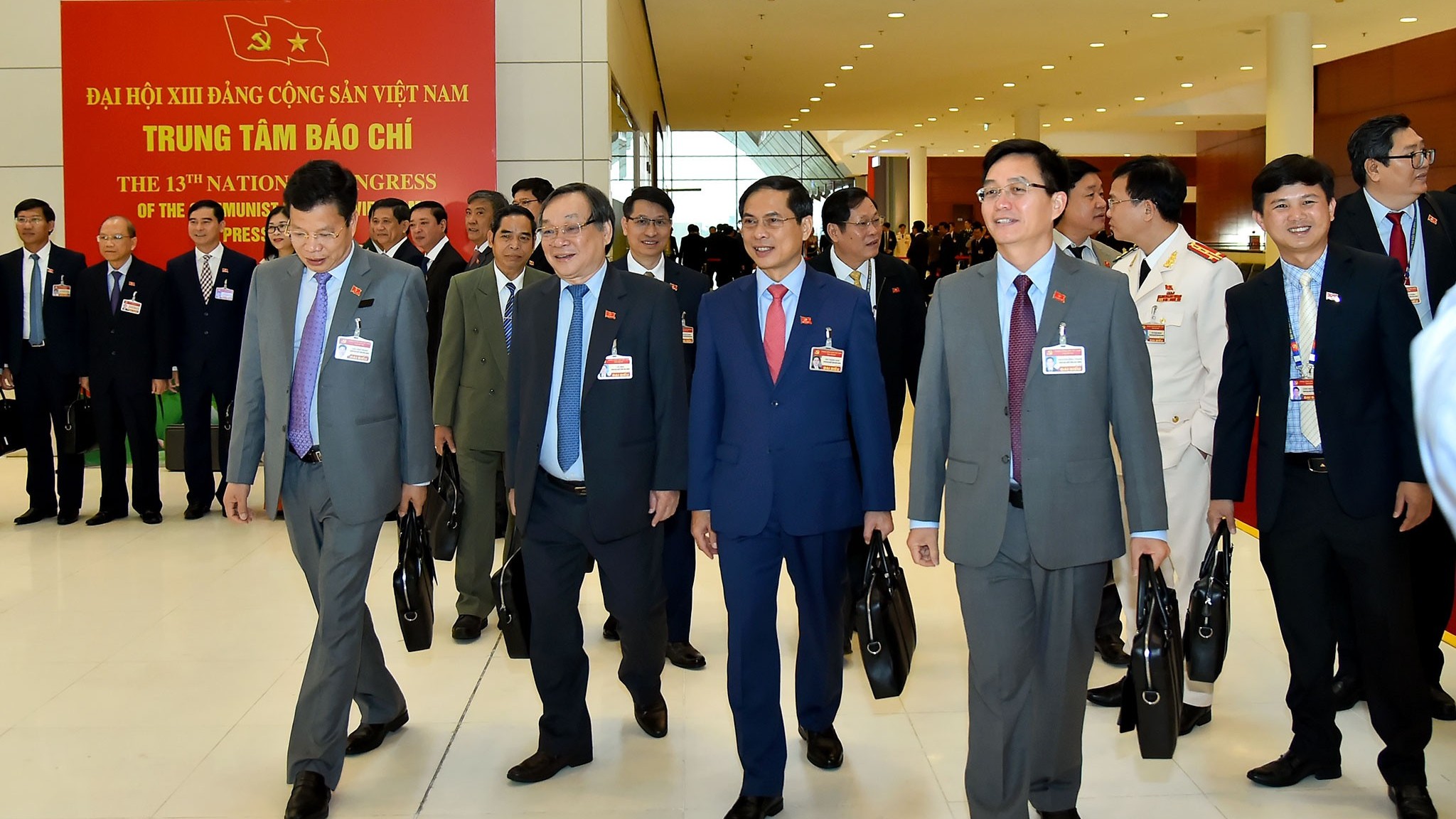 ngay lam viec thu ba dai hoi xiii dai bieu thao luan ve cac van kien dai hoi