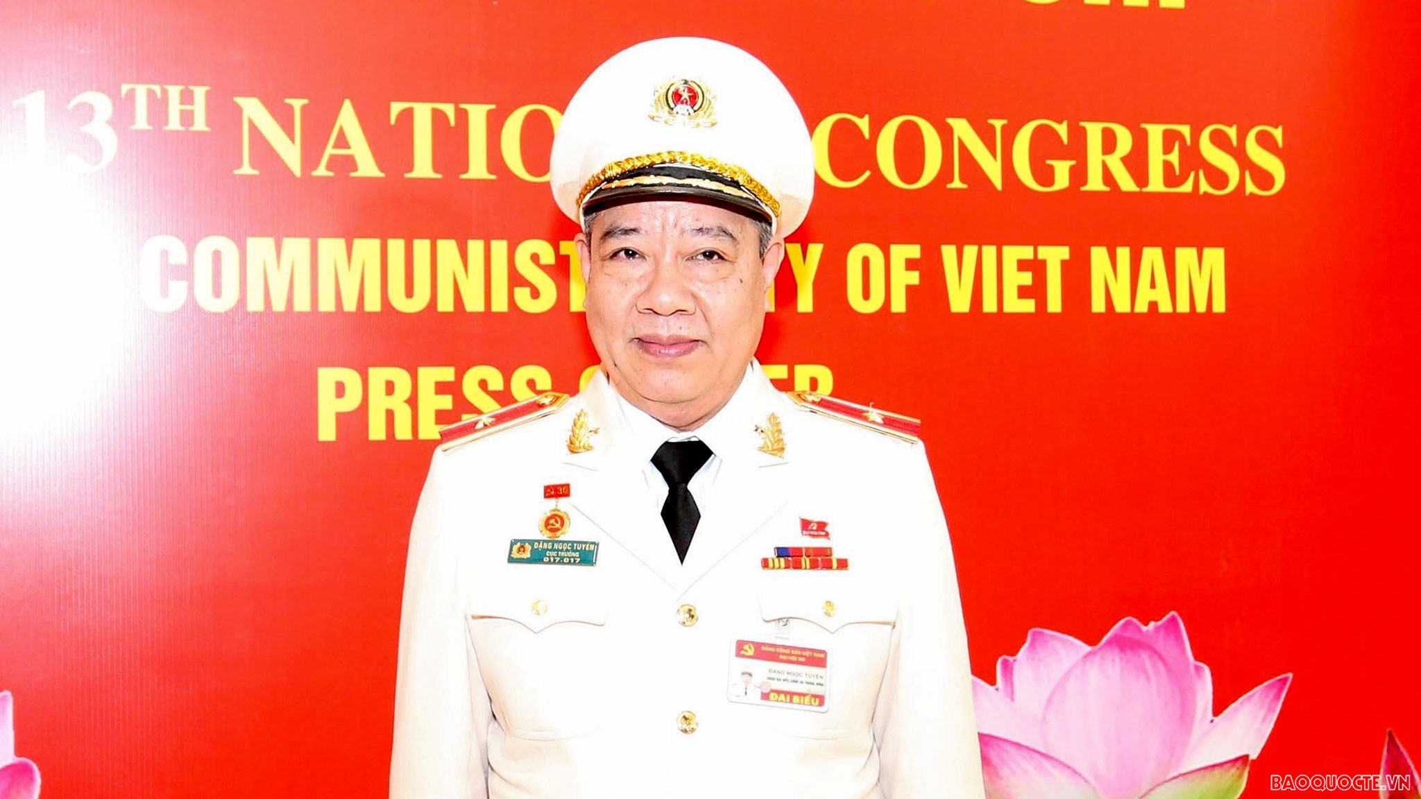 dai hoi xiii bao ve nen tang tu tuong cua dang dau tranh phan bac cac quan diem sai trai thu dich la nhiem vu trong tam xuyen suot