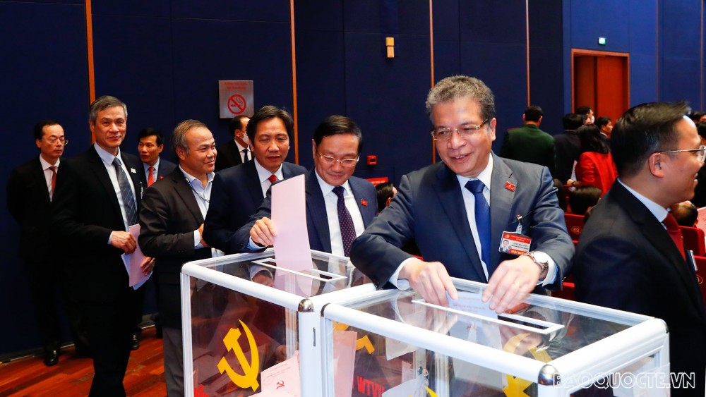 Đại hội XIII: Các đại biểu bỏ phiếu bầu Ban Chấp hành Trung ương khóa XIII