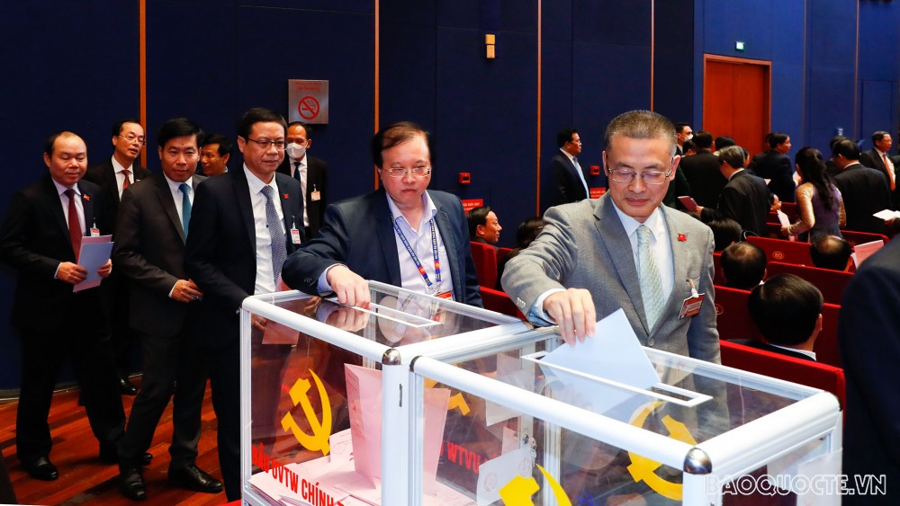 Đại hội XIII: Các đại biểu bỏ phiếu bầu Ban Chấp hành Trung ương khóa XIII