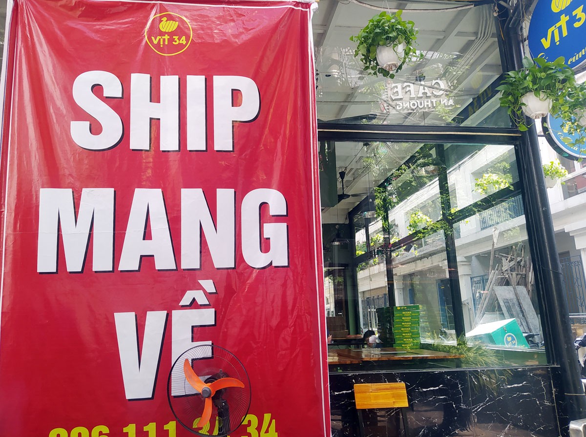 Covid-19 ở Hà Nội: Thêm 3 quận, huyện dừng bán hàng ăn uống tại chỗ