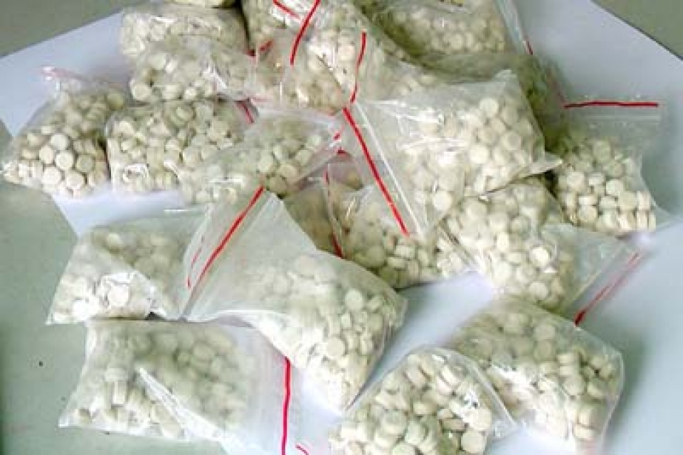 bieu duong bat giu vu van chuyen 8kg ma tuy tong hop tai tan son nhat