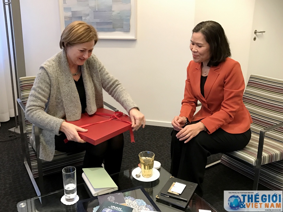 hoat dong chao xa giao cua dai su ngo thi hoa tai ha lan